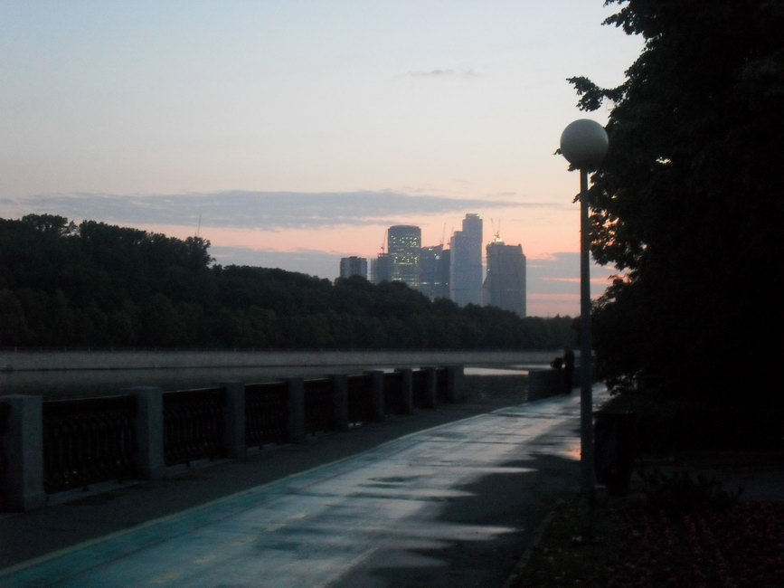 Вид на Москву сити с набережной в Лужниках